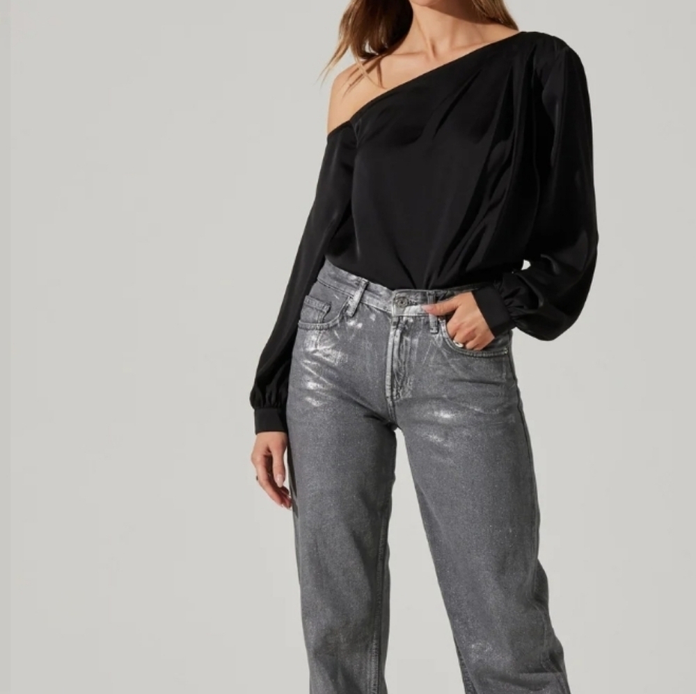 NWT ASTR the label Nieves One Shoulder Satin Blouse   Size XS